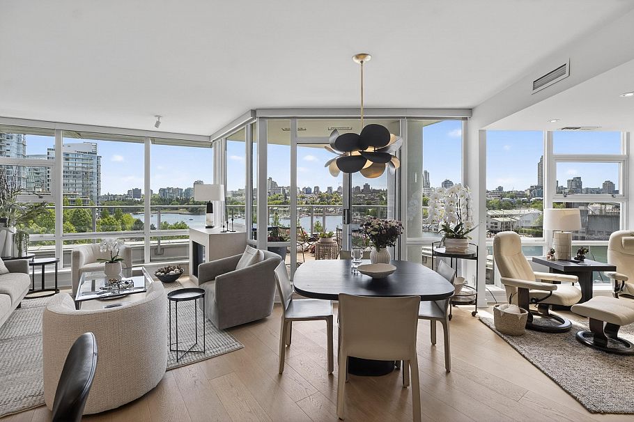 801 633 Kinghorne Mews Vancouver, BC - 1