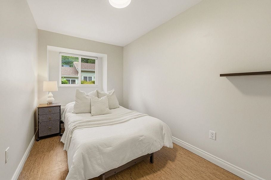 562 W Keith Road North Vancouver, BC - 15