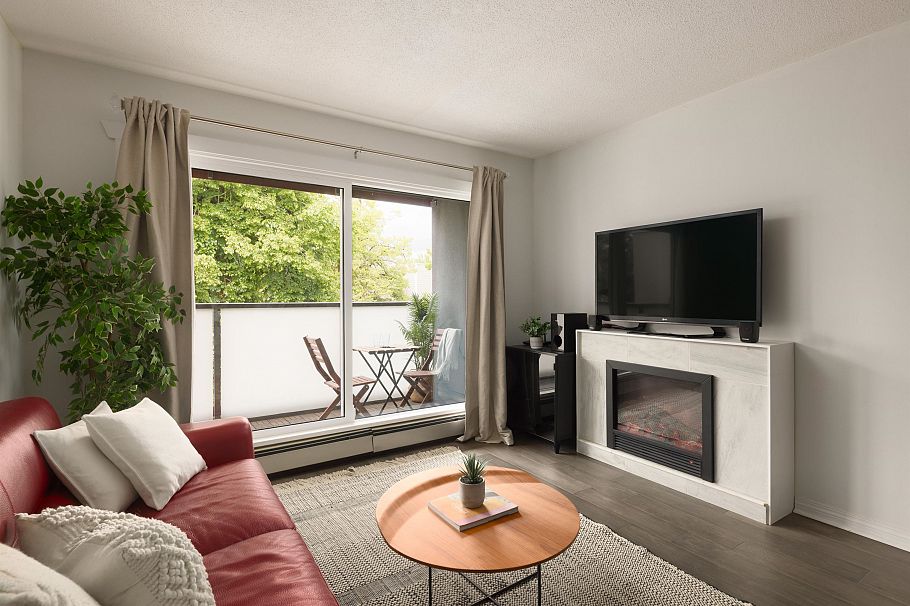 306 570 E 8th Avenue Vancouver, BC - 4