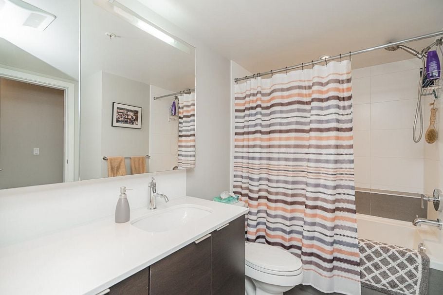 207 1677 Lloyd Avenue North Vancouver, BC - 17