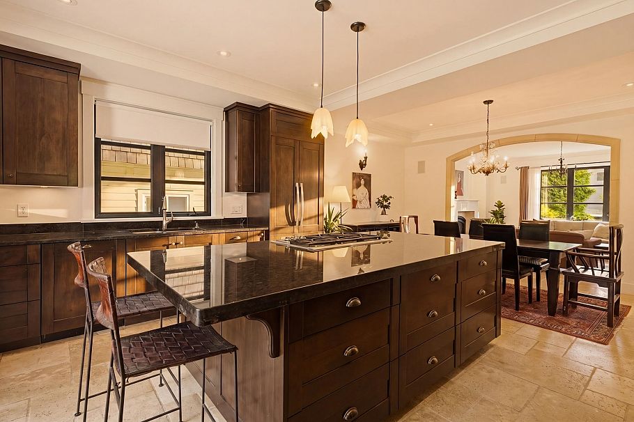 1134 Montroyal Boulevard North Vancouver, BC - 12