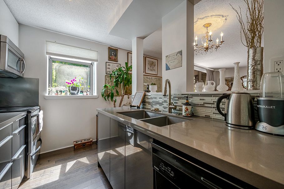 101 1875 W 8th Avenue Vancouver, BC - 4