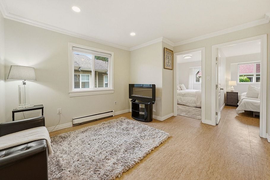 562 W Keith Road North Vancouver, BC - 17