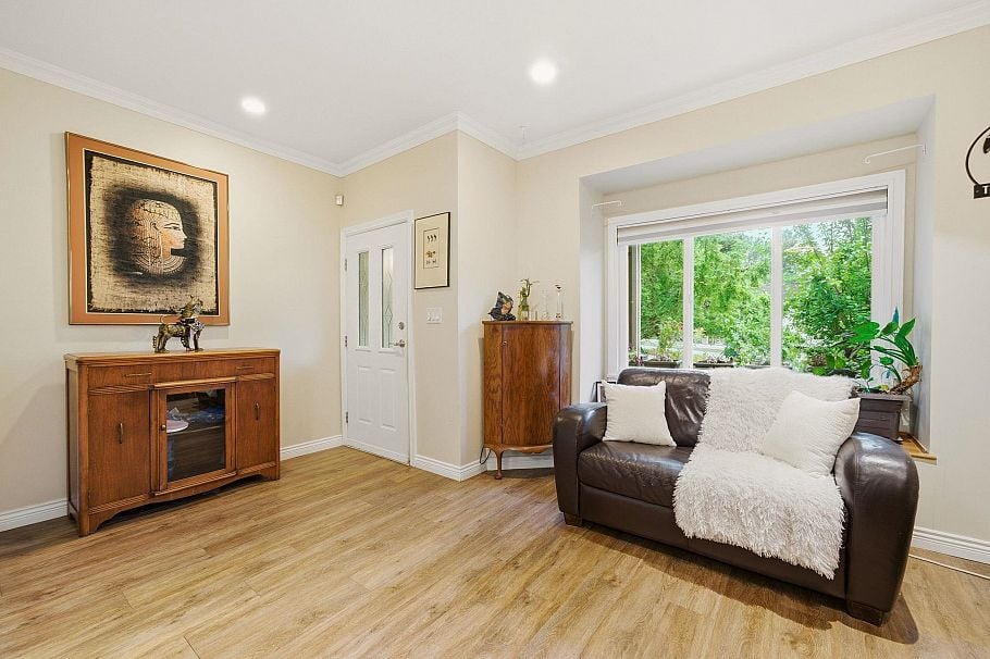 562 W Keith Road North Vancouver, BC - 11