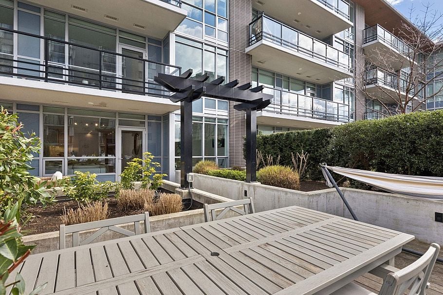 208 177 W 3rd Street North Vancouver, BC - 29