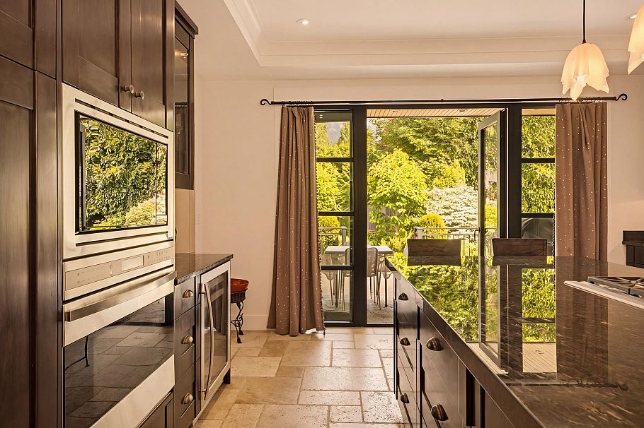 1134 Montroyal Boulevard North Vancouver, BC - 10