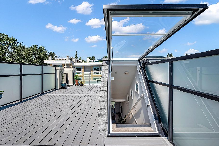 74 728 W 14th Street North Vancouver, BC - 30
