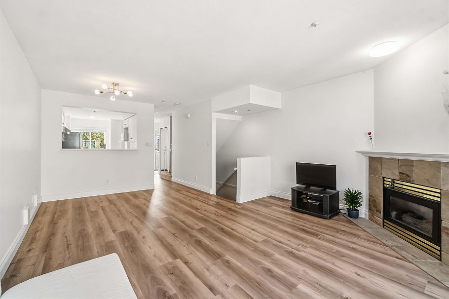 8433 Jellicoe Street Vancouver, BC - 14