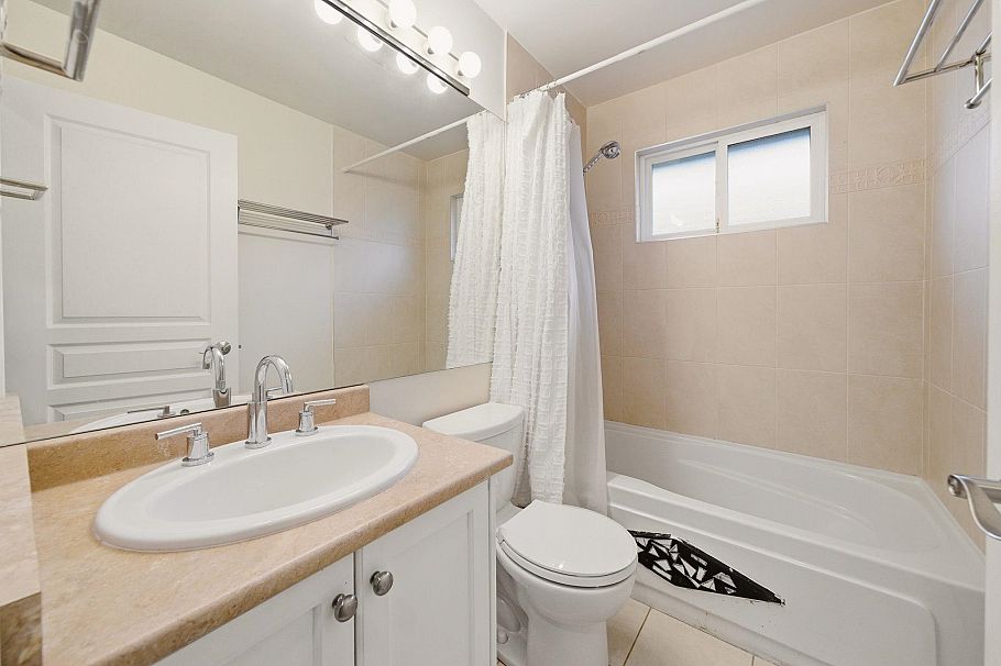 562 W Keith Road North Vancouver, BC - 19