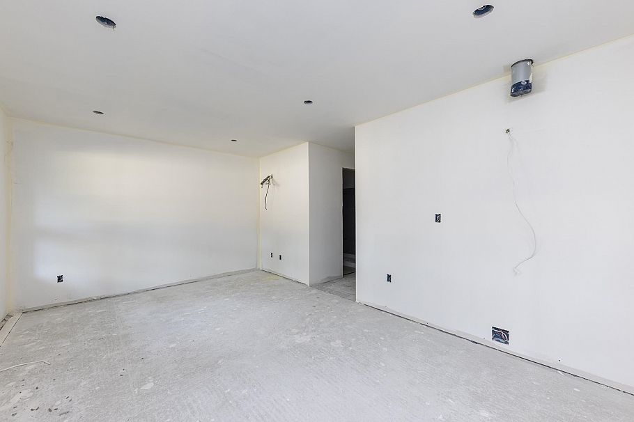 258 E 21st Street North Vancouver, BC - 21