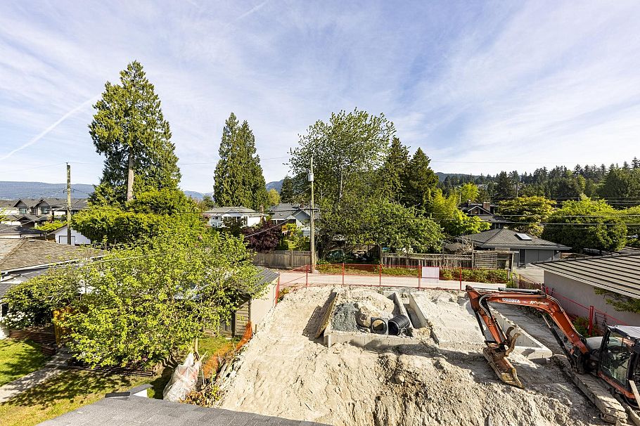 258 E 21st Street North Vancouver, BC - 27