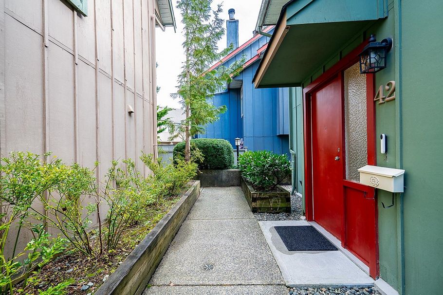 42 900 W 17th Street North Vancouver, BC - 3