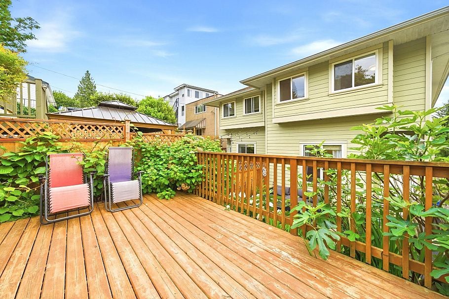 562 W Keith Road North Vancouver, BC - 24