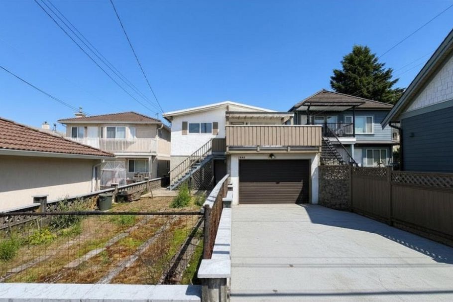 3449 Rupert Street Vancouver, BC - 3
