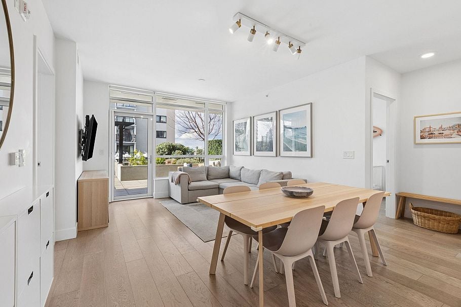 208 177 W 3rd Street North Vancouver, BC - 3