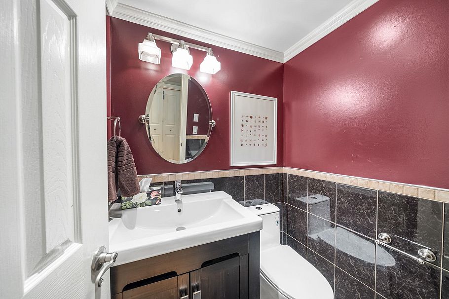 230 W 22nd Street North Vancouver, BC - 15