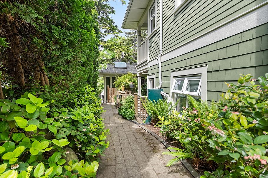 357 W 11th Avenue Vancouver, BC - 37