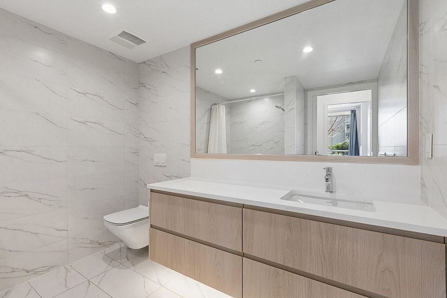 208 177 W 3rd Street North Vancouver, BC - 19
