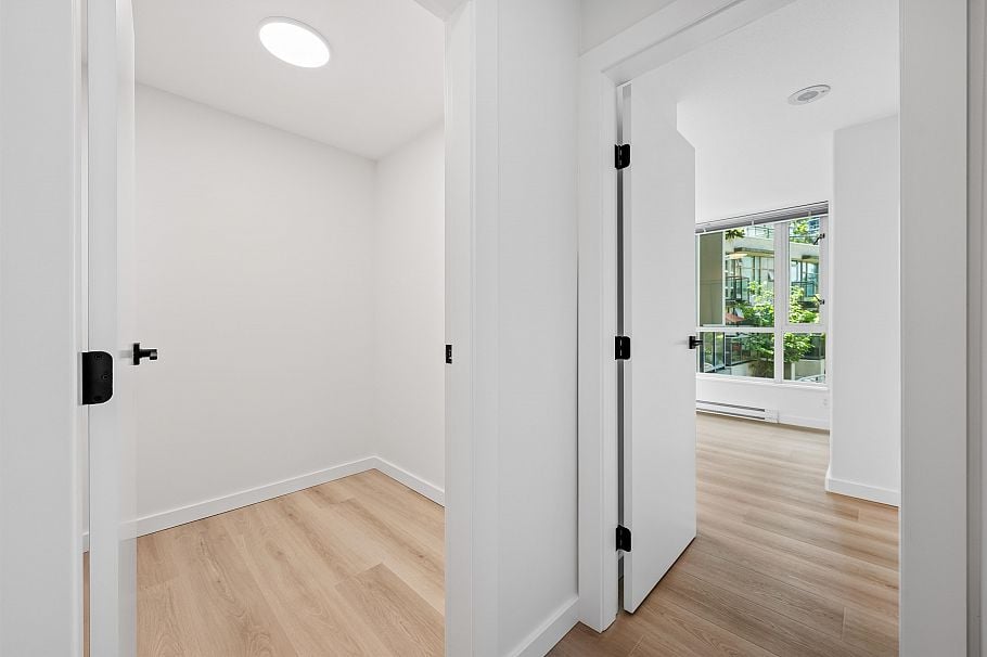 305 1328 W Pender Street Vancouver, BC - 27