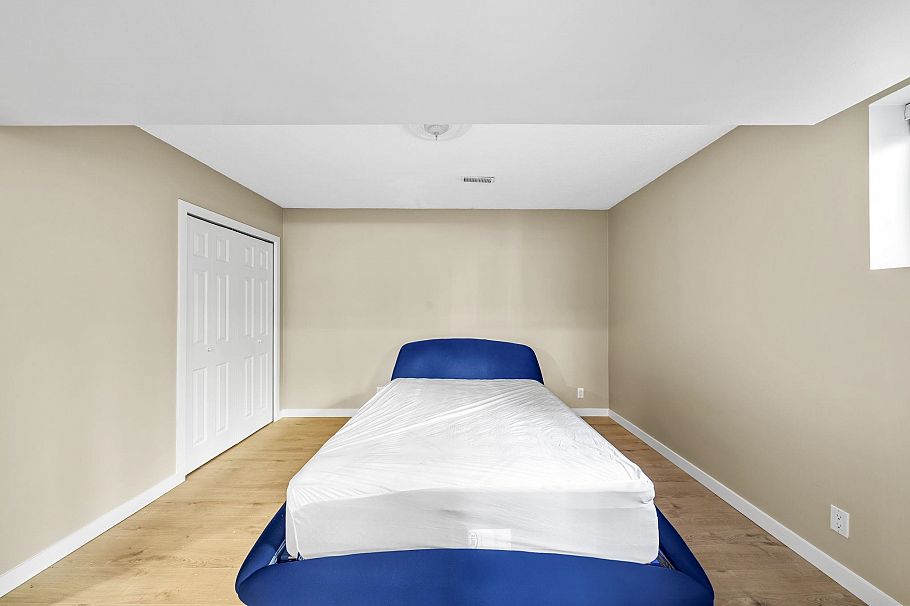 230 W 22nd Street North Vancouver, BC - 28