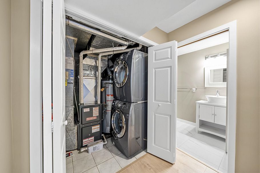 230 W 22nd Street North Vancouver, BC - 26
