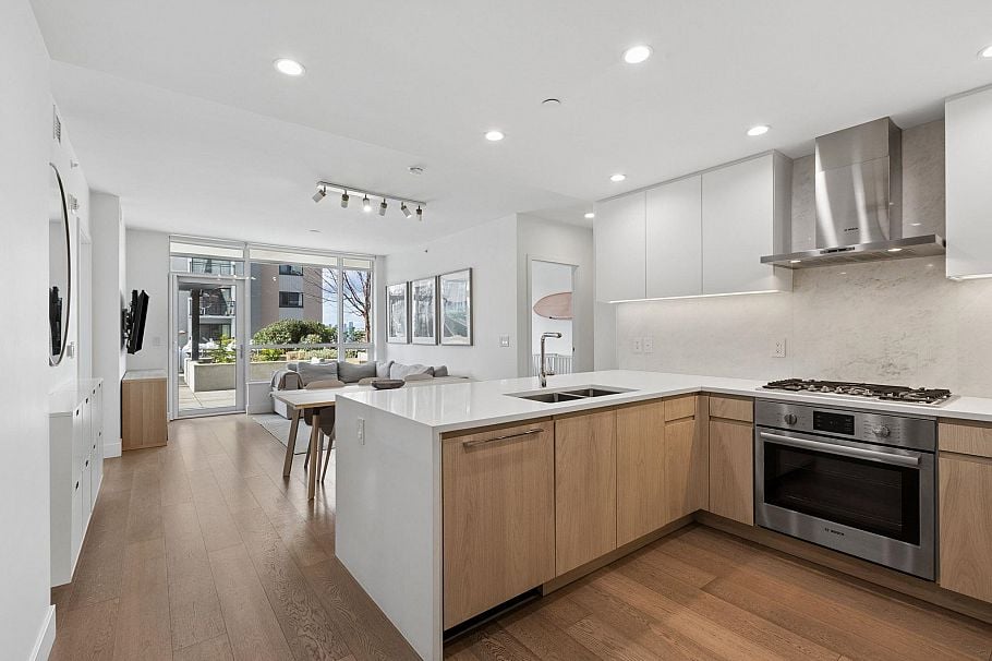 208 177 W 3rd Street North Vancouver, BC - 10