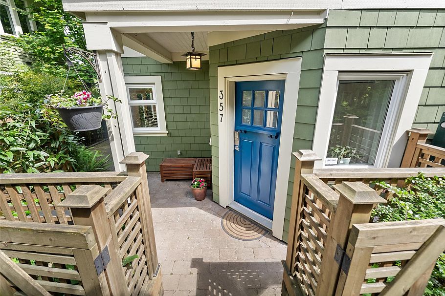 357 W 11th Avenue Vancouver, BC - 1