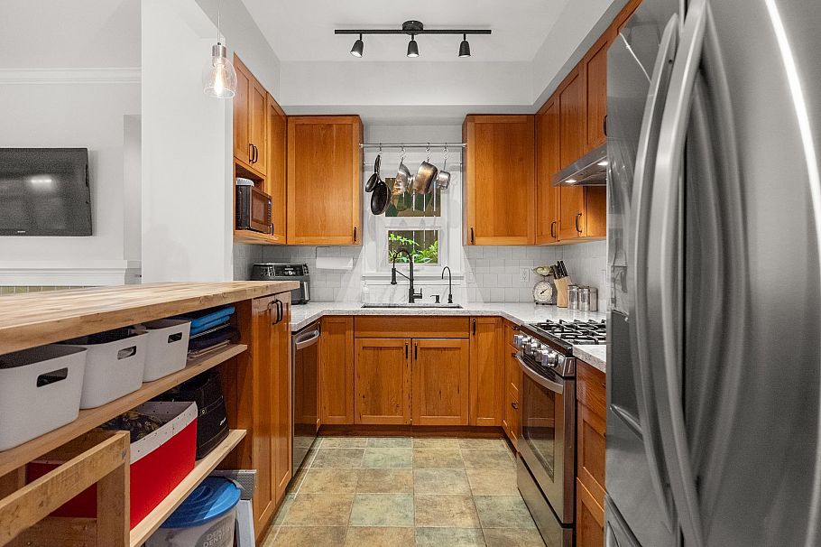 357 W 11th Avenue Vancouver, BC - 15