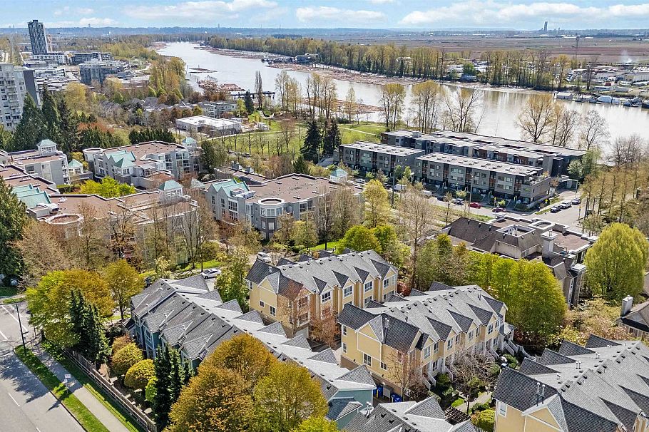 8433 Jellicoe Street Vancouver, BC - 28