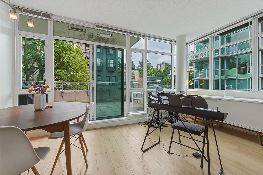 303 100 E Esplanade North Vancouver, BC - 9