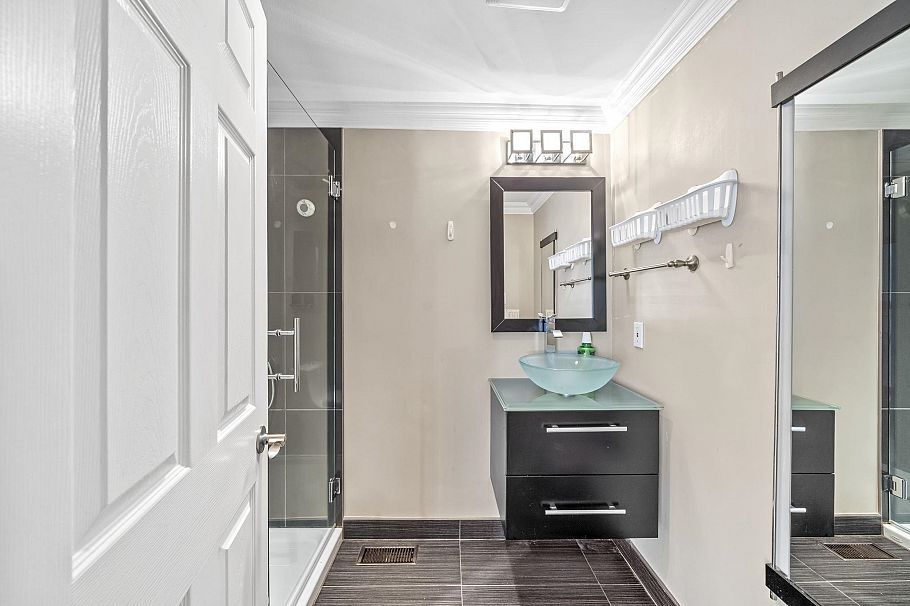 230 W 22nd Street North Vancouver, BC - 20