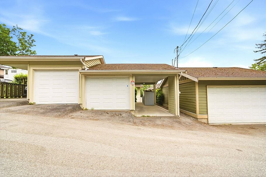 562 W Keith Road North Vancouver, BC - 25