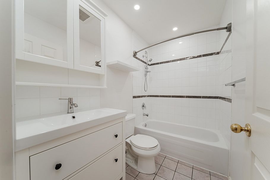 25 650 Roche Point Drive North Vancouver, BC - 26