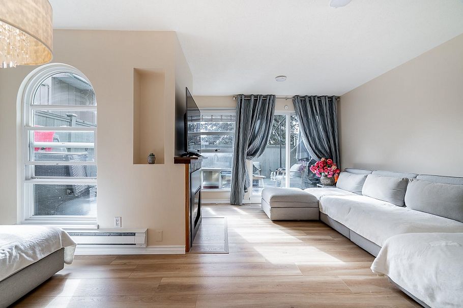 42 900 W 17th Street North Vancouver, BC - 4