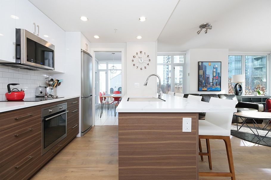 501 161 W Georgia Street Vancouver, BC - 1