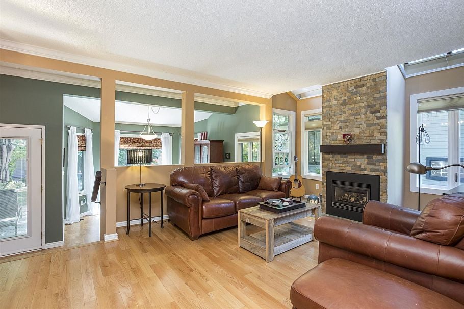 1989 Cedar Village Crescent North Vancouver, BC - 4