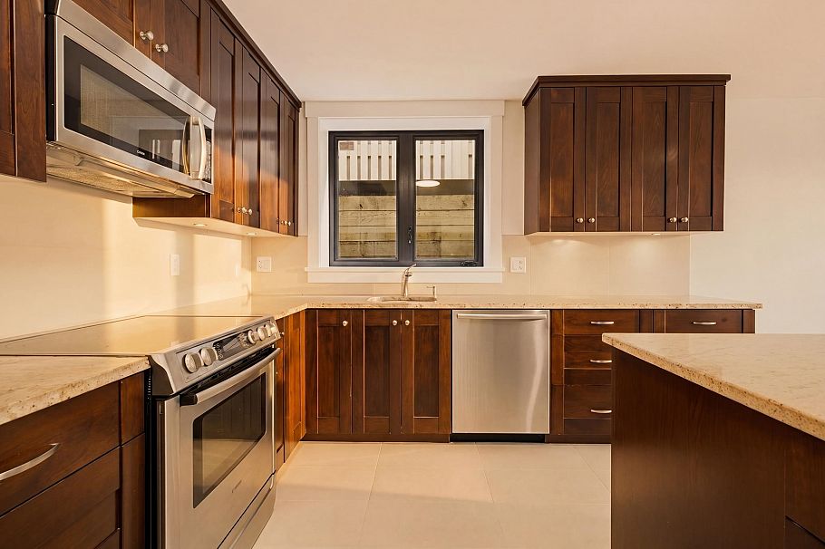 1134 Montroyal Boulevard North Vancouver, BC - 28