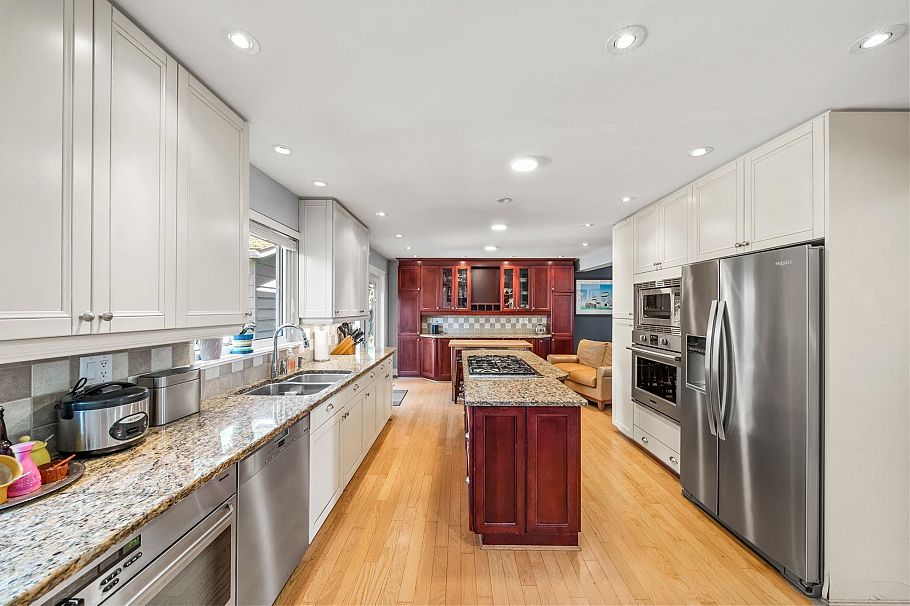 230 W 22nd Street North Vancouver, BC - 3