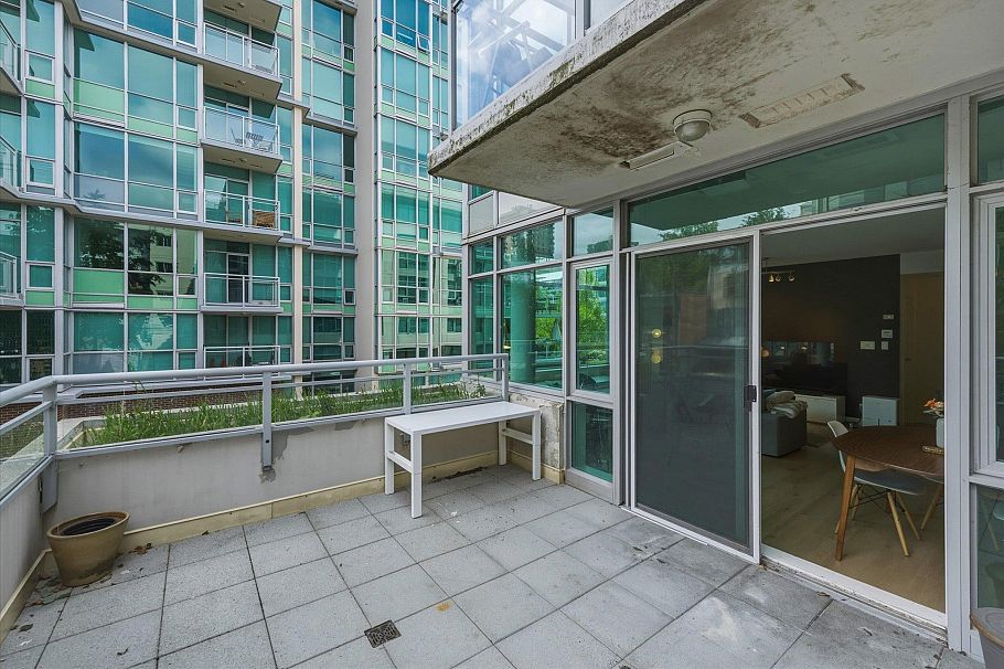 303 100 E Esplanade North Vancouver, BC - 22