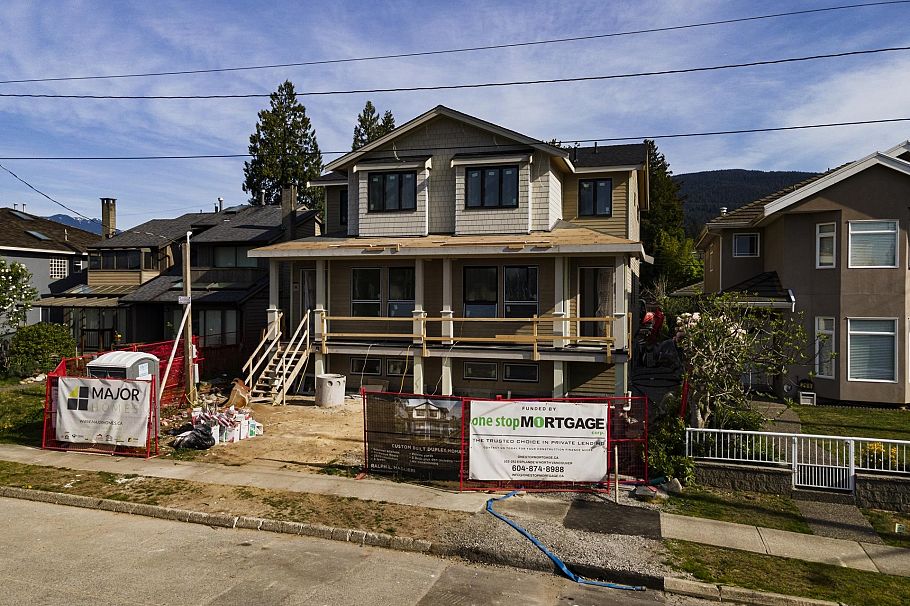 258 E 21st Street North Vancouver, BC - 1