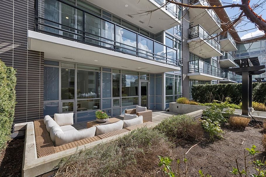 208 177 W 3rd Street North Vancouver, BC - 12