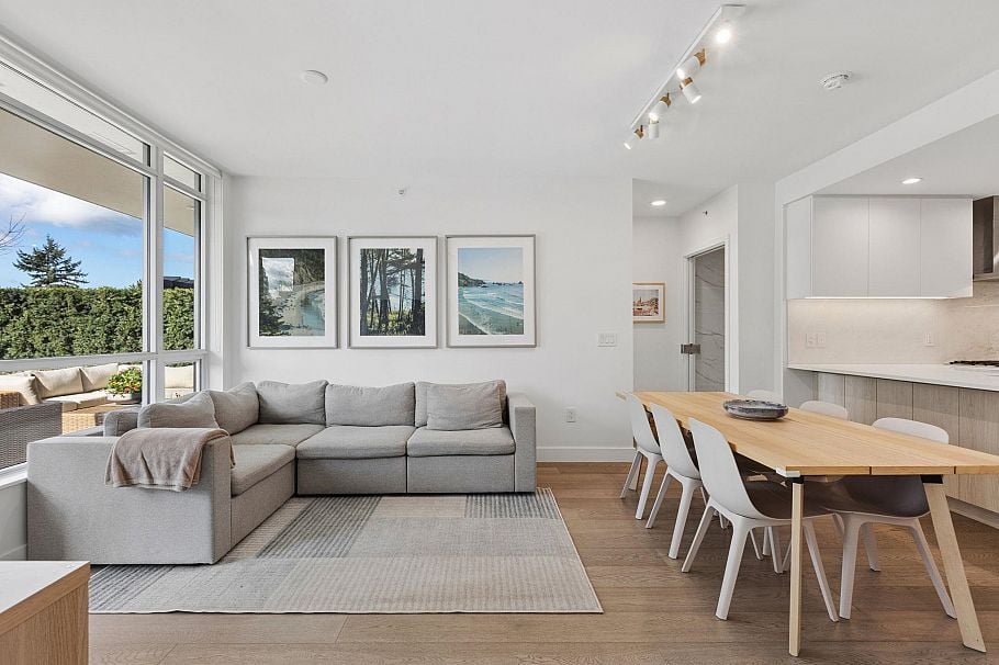 208 177 W 3rd Street North Vancouver, BC - 1