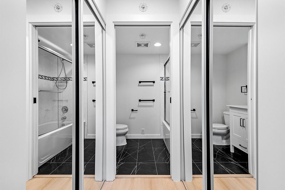305 1328 W Pender Street Vancouver, BC - 18