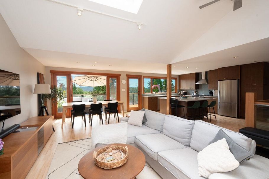 1185 Cloverley Street North Vancouver, BC - 9