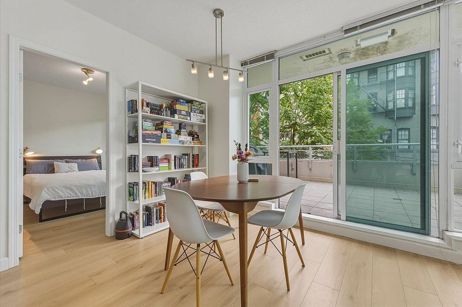 303 100 E Esplanade North Vancouver, BC - 10