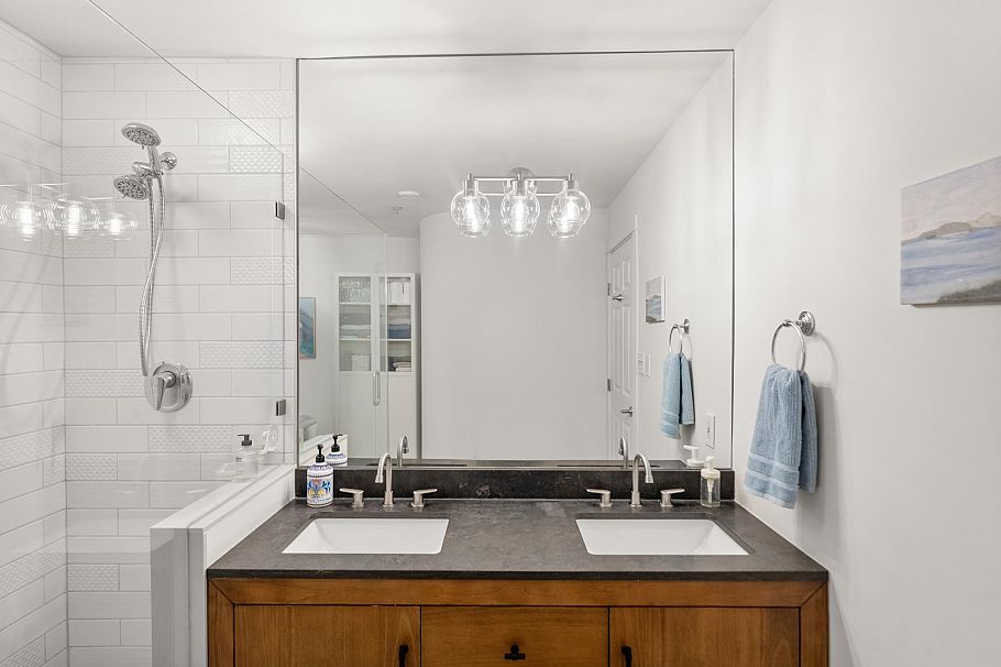 357 W 11th Avenue Vancouver, BC - 30