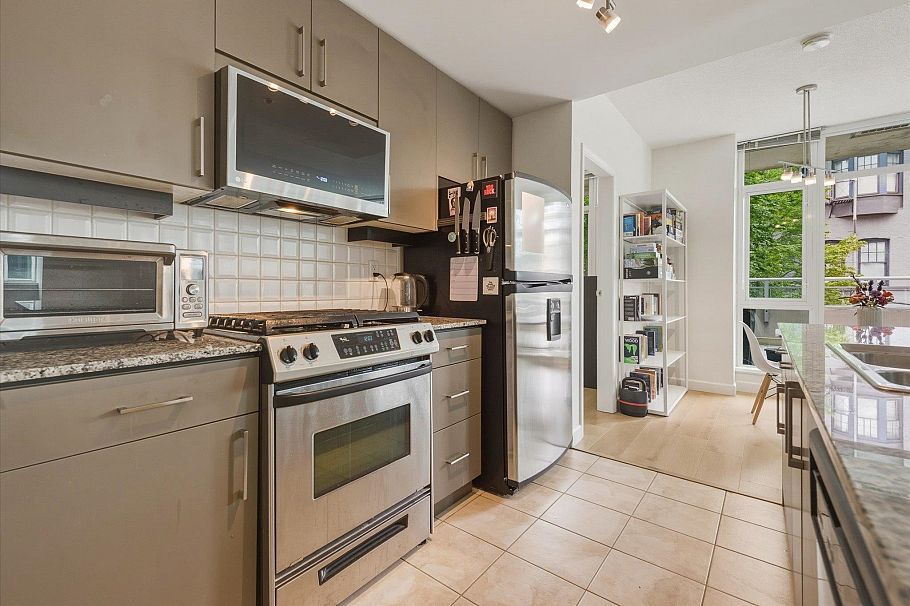 303 100 E Esplanade North Vancouver, BC - 5