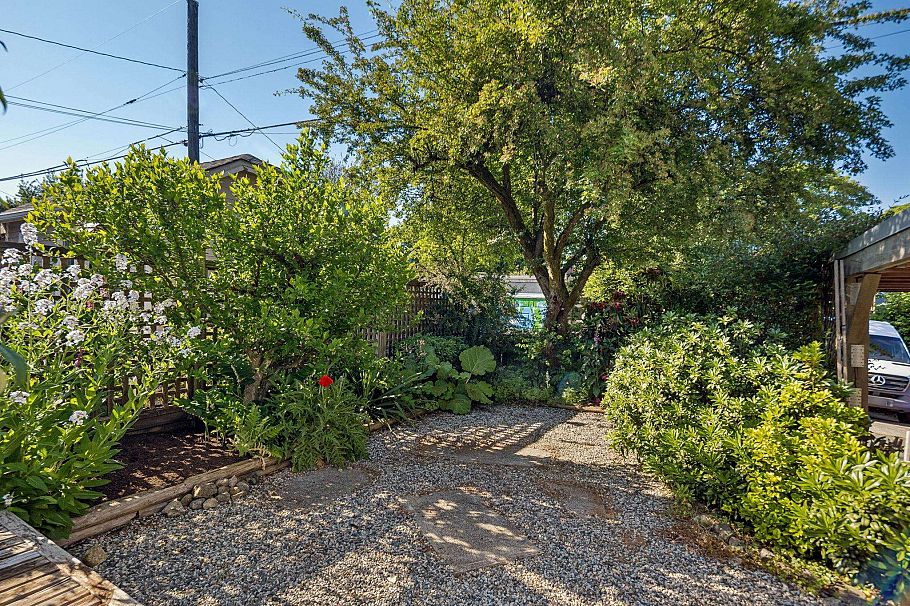 2211 Parker Street Vancouver, BC - 35