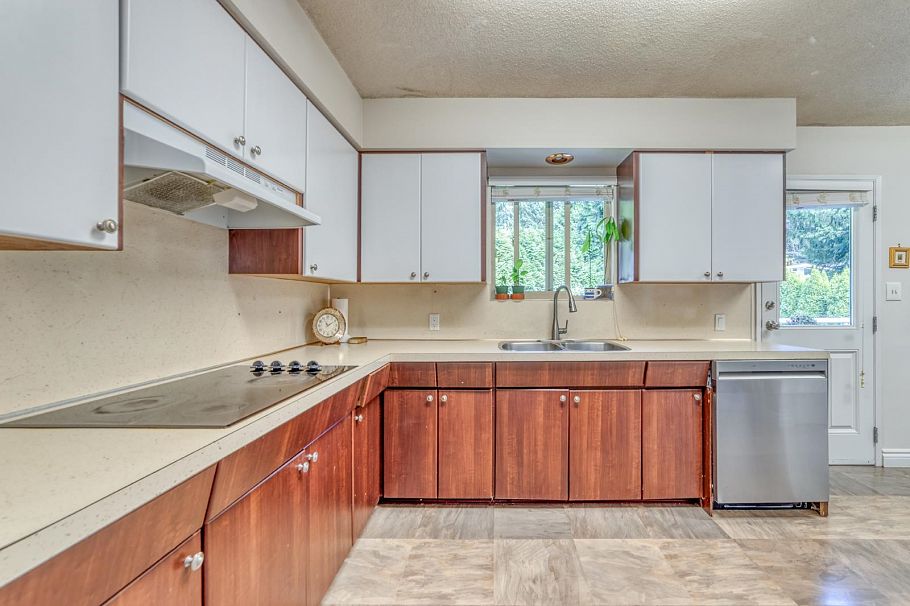 4902 Ranger Avenue North Vancouver, BC - 4