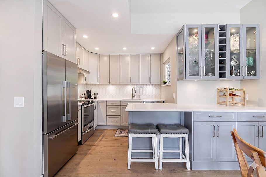 306 1535 Chesterfield Avenue North Vancouver, BC - 3